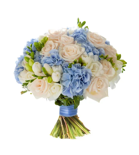 Γαμήλιο Μπουκέτο Από Κρεμ Τριαντάφυλλα Φρέζια Και Μπλε Ορτανσίες — Φωτογραφία Αρχείου