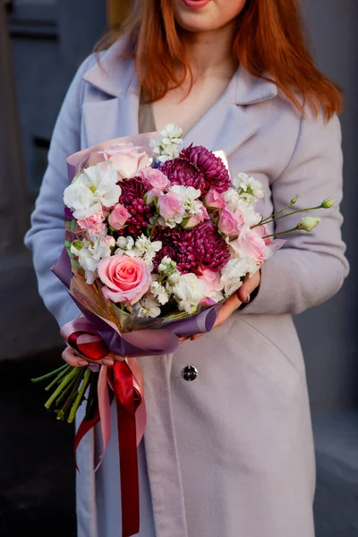 Girl Holding Wedding Gift Bouquet Pink — Stock Photo, Image