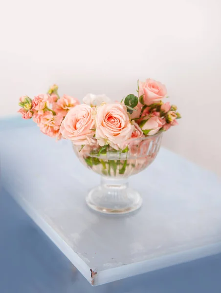 Pink Roses Glass Vase Background Vintage Stool — Stock Photo, Image