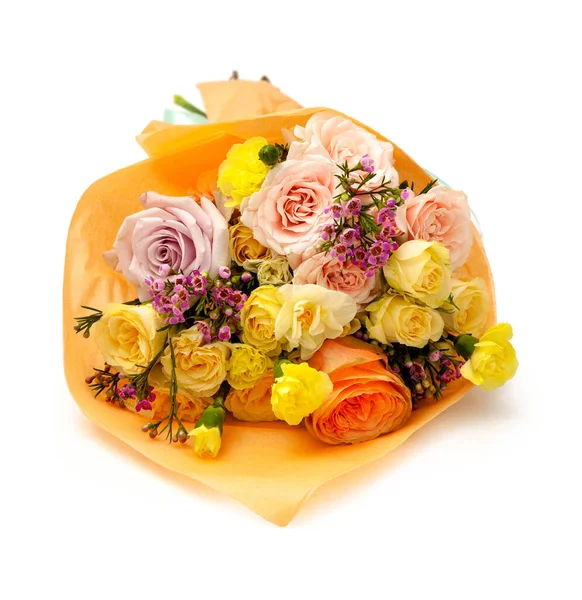 Bouquet Rose Bianche Viola Carta Marrone Artigianale Sfondo Bianco — Foto Stock