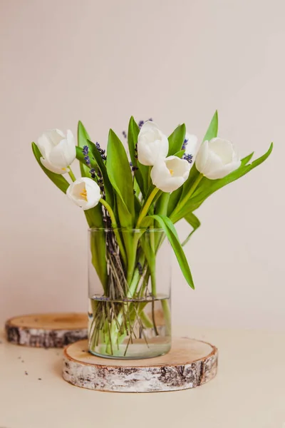 Buquê Tulipas Brancas Lavanda — Fotografia de Stock