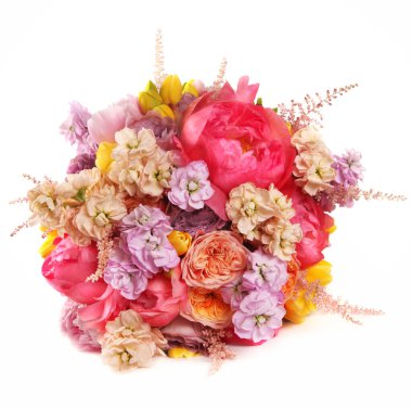 Pembe şakayıklı ve sarı laleli düğün buketi