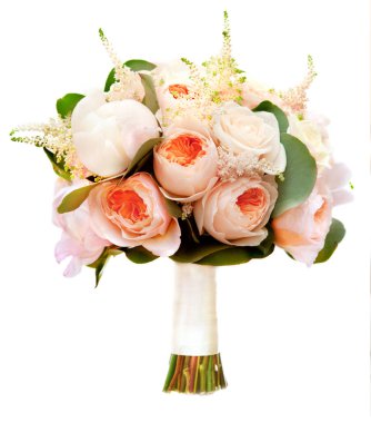 Ranunculus asiaticus ve beyaz şakayıklı beyaz düğün buketi.