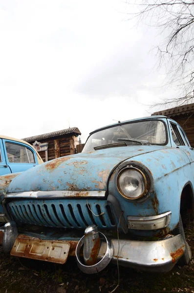 Το παλιό σκουριασμένο αυτοκίνητο — Φωτογραφία Αρχείου