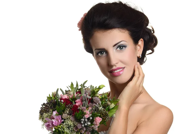 Bella sposa con bouquet da sposa — Foto Stock