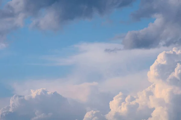 Céu azul bonito — Fotografia de Stock