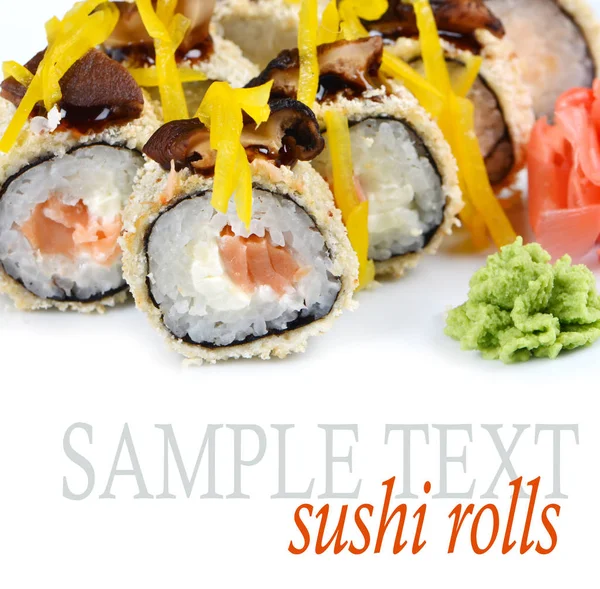 Sushi roule sur un fond blanc — Photo