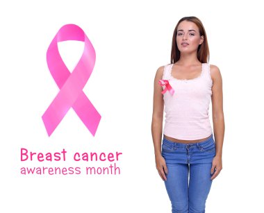 pembe Meme Kanseri Bilinçlendirme şerit tutan kadının el