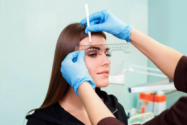 Permanentes Augenbrauen-Make-up. — Stockfoto