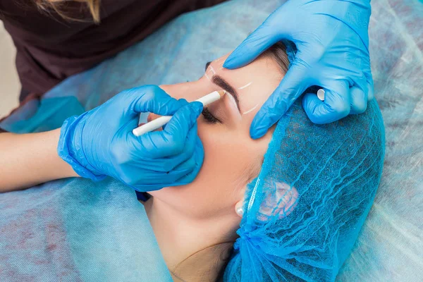 Maquillaje permanente de cejas . — Foto de Stock