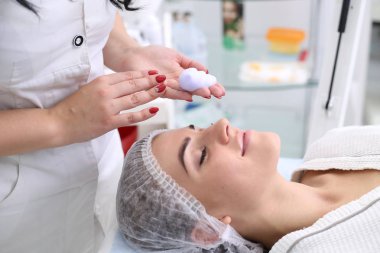 Köpük ile cilt temizliği