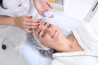 Köpük ile cilt temizliği