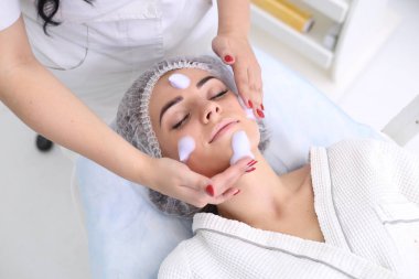 Köpük ile cilt temizliği