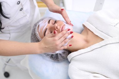 Köpük ile cilt temizliği