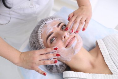 Köpük ile cilt temizliği