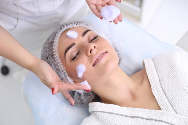 Очистка кожи пеной
