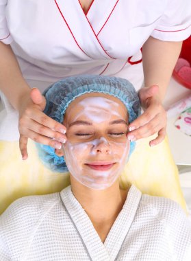 Köpük ile cilt temizliği