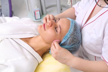 Köpük ile cilt temizliği