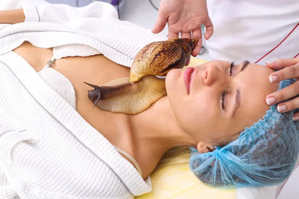 Young woman receiving snail neck massage. — Stock Photo, Image