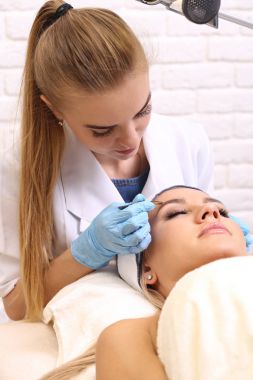 Profesyonel kaş düzeltme