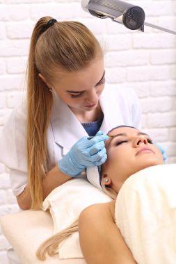 Profesyonel kaş düzeltme