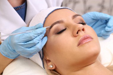 Profesyonel kaş düzeltme