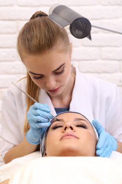 Profesyonel kaş düzeltme