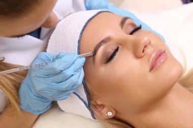 Profesyonel kaş düzeltme