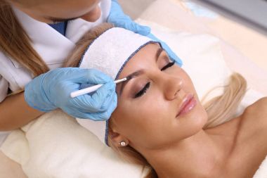 Profesyonel kaş düzeltme