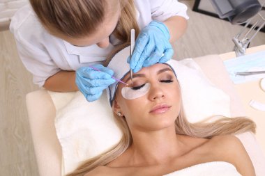 kirpik uzatma işlemi