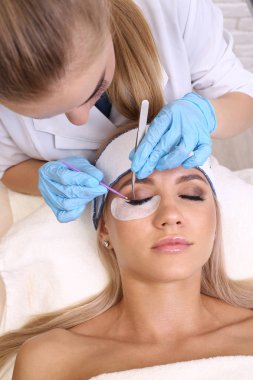 kirpik uzatma işlemi