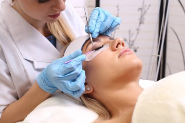 kirpik uzatma işlemi