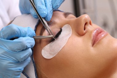 kirpik uzatma işlemi