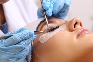 kirpik uzatma işlemi