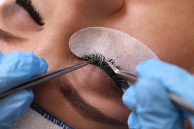 kirpik uzatma işlemi