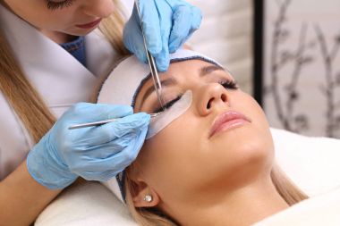 kirpik uzatma işlemi