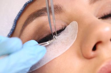 kirpik uzatma işlemi