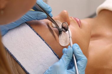 kirpik uzatma işlemi