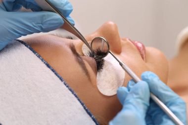 kirpik uzatma işlemi