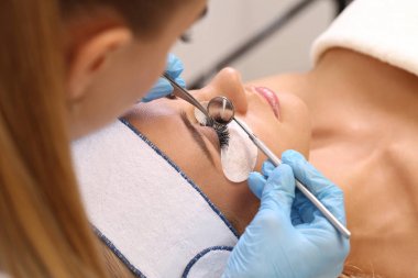 kirpik uzatma işlemi