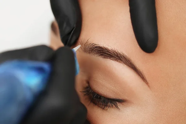 Maquillaje permanente en las cejas —  Fotos de Stock