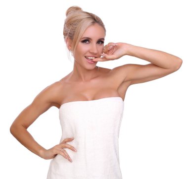 Banyodan sonra genç güzel kadın oturuyor