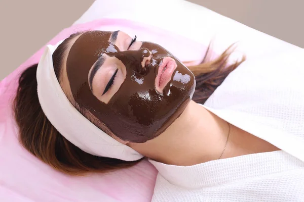 Schokoladenmaske Gesichtsbehandlung. — Stockfoto