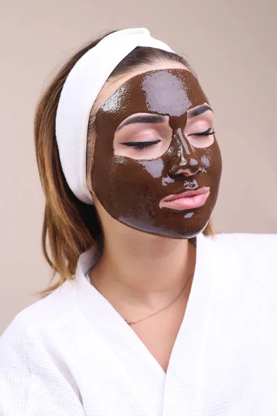 Schokoladenmaske Gesichtsbehandlung. — Stockfoto