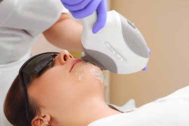 Fotoğraf yüz terapi. Anti-Aging yordamları.