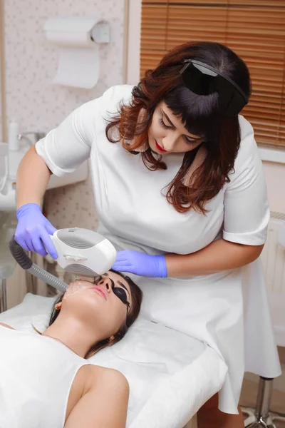 Fototerapia Facial. Procedimientos antienvejecimiento . —  Fotos de Stock