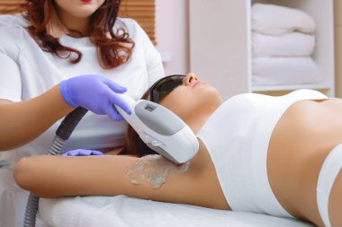 Koltuk altı lazer saç kaldırma epilasyon sahip