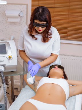 Koltuk altı lazer saç kaldırma epilasyon sahip