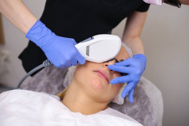 Fotoğraf yüz terapi. Anti-Aging yordamları.