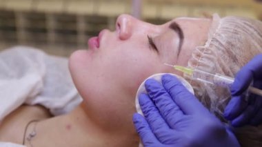 Mezoterapi enjeksiyon karşısında.